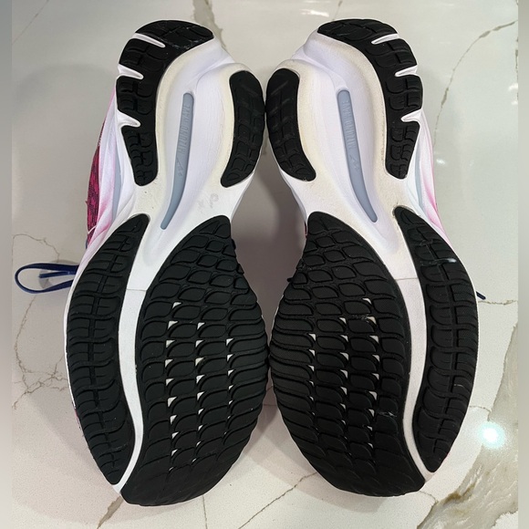 Mizuno Running Shoes. Women’s Size 8.5Color  FESTIVAL FUCHSIA - Picture 9 of 10